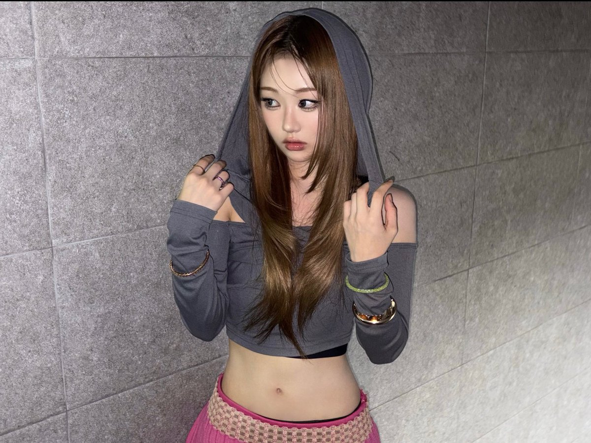 heart5base's tweet photo. #LIRI via b.stage 👽

“🦩”

#HEARTOFWOMAN #리리 https://t.co/AqKMiHOuxB