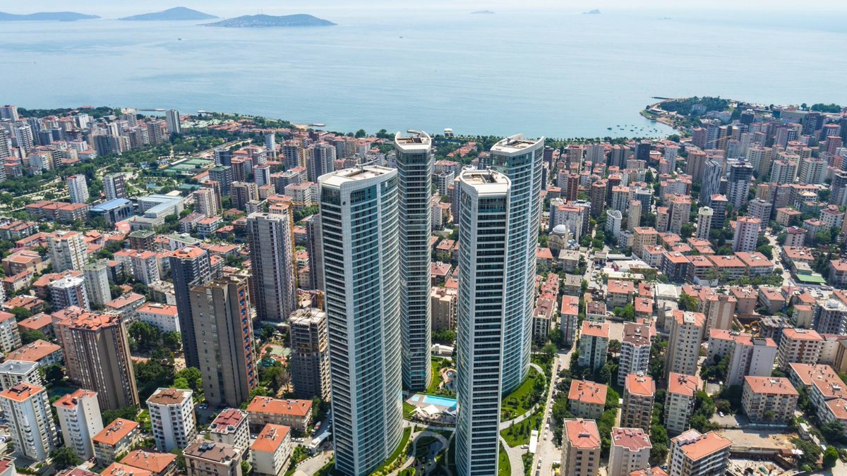 uzunyigit's tweet photo. Fatma Betül Sayan Kaya, abiniz Ömer Fatih Sayan’a ait olduğu belirtilen Kadıköy Four Winds Park Residence’daki daire ve Pendik Omega Yeşiltepe Villaları’ndaki villa hangi tarihlerde, hangi bedellerle ve hangi finansman kaynaklarıyla alındı? 

Four Winds’te farklı büyüklükteki dairelerin ilan fiyatları 50-93 milyon TL arasında değişirken, Pendik’in başka sitelerindeki bazı villalar için 28-40 milyon TL isteniyor. 

Bu fiyatların söz konusu taşınmazlara karşılık gelip gelmediğini açıklayacak mısınız? 

Ağabeyinizin dairesinin ve villasının büyüklükleri, edinim bedelleri ve bugünkü mülkiyet durumları nedir?