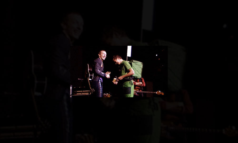 ColdplayCorner's tweet photo. [#SOUVENIRS] 📆 03.10.2008
📌 Dans ce blog, Roadie#42 nous emmène à Rotterdam entre danse improvisée en coulisses, demandes de chansons spontanées sur scène et rencontre mémorable avec un vendeur de bière ambulant en combinaison verte ! 🍻
👉 https://t.co/STlZmliukc https://t.co/CV2KIE3Guh
