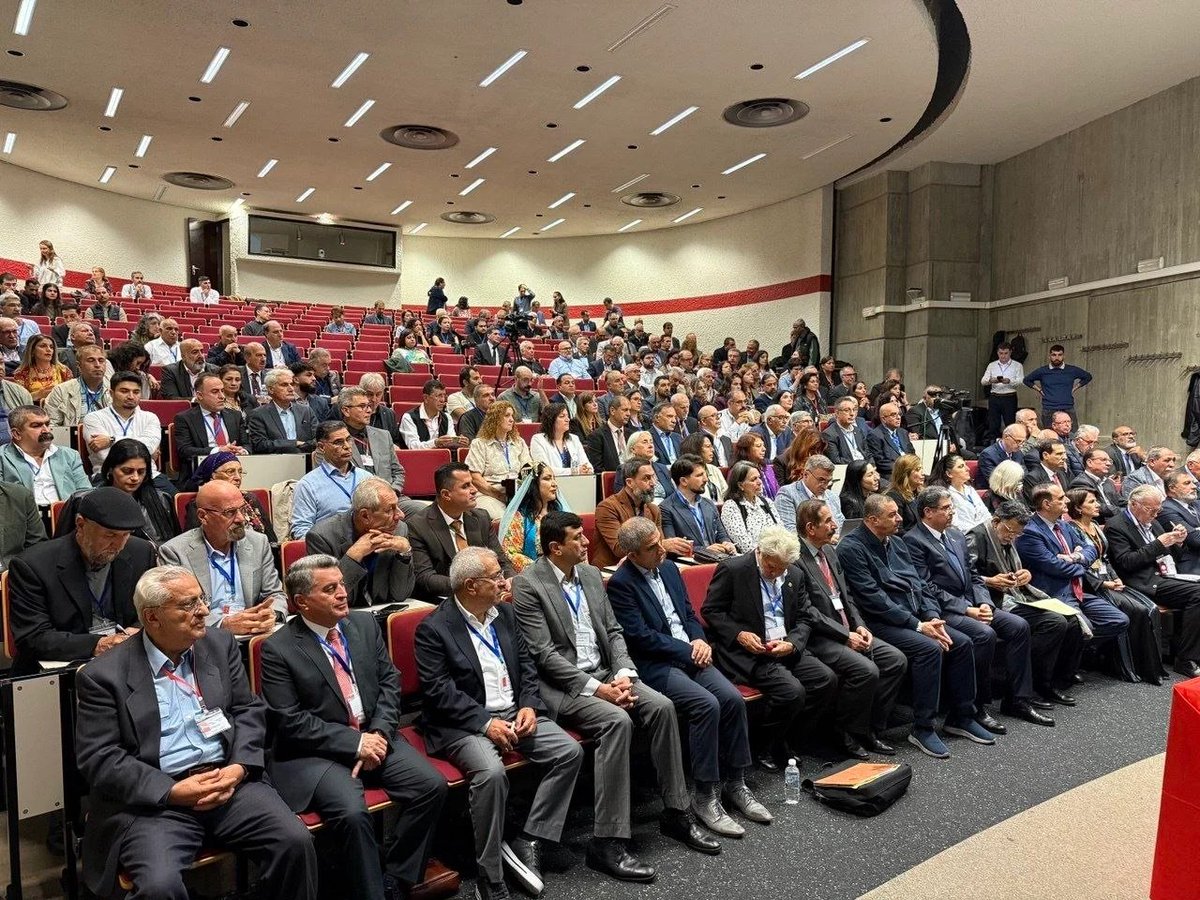 kurmancirojnews's tweet photo. Konferansa KNK’ê: Divê temsîliyeta Kurdan a navneteweyî bê xurtkirin
👉 https://t.co/if8gUGlIxz https://t.co/N2CuzDopbA