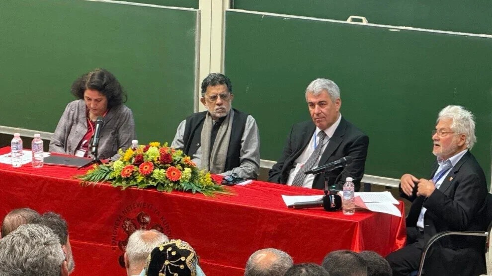 kurmancirojnews's tweet photo. Konferansa KNK’ê: Divê temsîliyeta Kurdan a navneteweyî bê xurtkirin
👉 https://t.co/if8gUGlIxz https://t.co/N2CuzDopbA