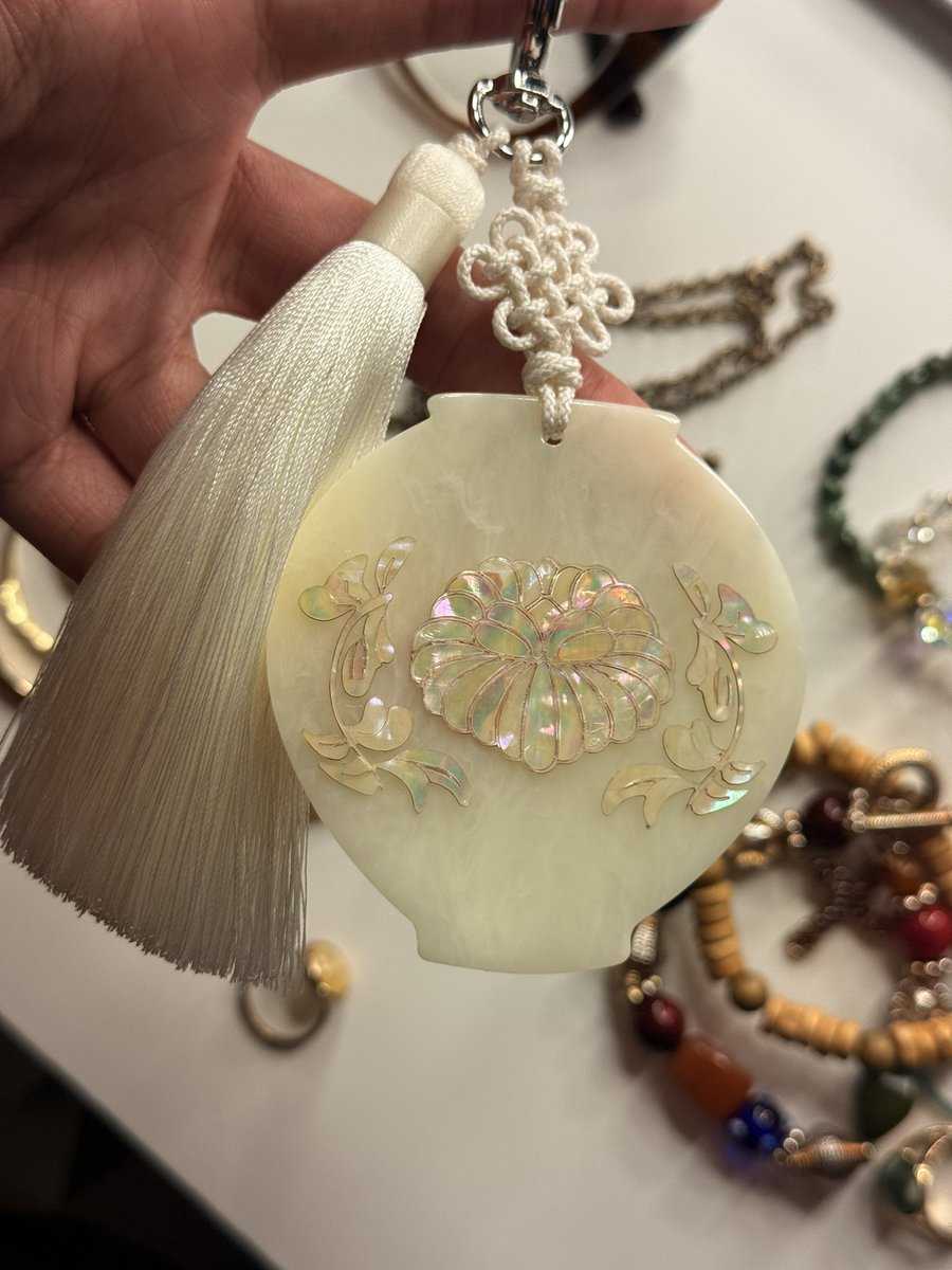 berryluckycharm's tweet photo. i think this might be my favorite merch from the rm x sfmoma exhibit 🥹 it's a collab between mu:ds and sfmoma. it was a little pricey for a keyring but the moon jar was too pretty to pass up https://t.co/5BIOr9BusD