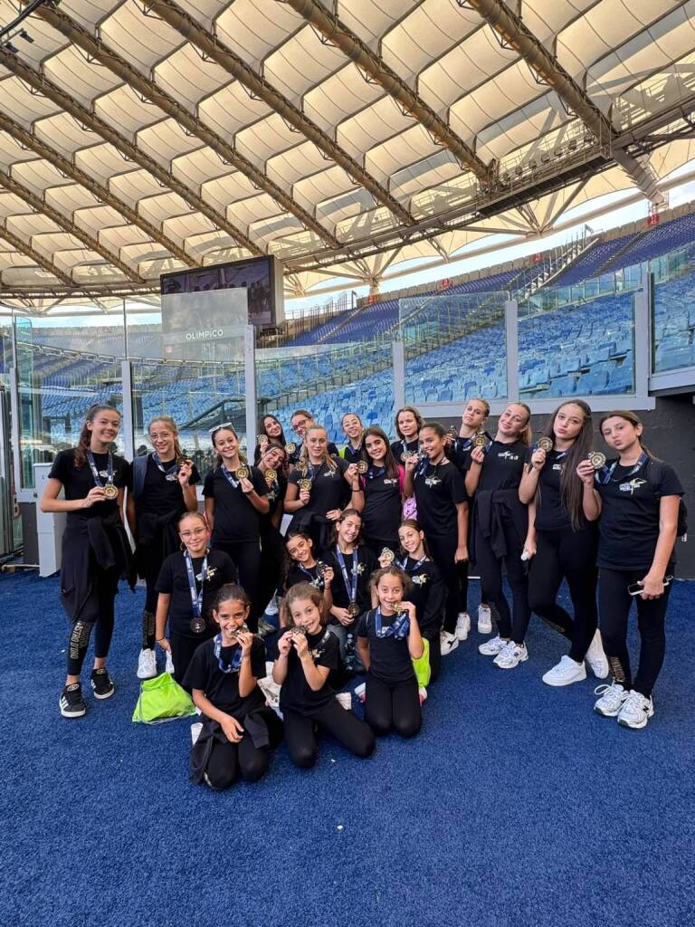 positanonews's tweet photo. #Atletica #Cronaca #Sport Festa dello sport all’Olimpico: la Ginnastica Nastro d’Oro di Meta tra i protagonisti della… www.positanonews.it/2026/10/festa-dello-sport-allolimpico-la-ginnastica-nastro-doro-di-meta-tra-i-protagonisti-della-cerimonia-dei-campioni-libertas/3859206/ https://t.co/4fsf3RYjZU