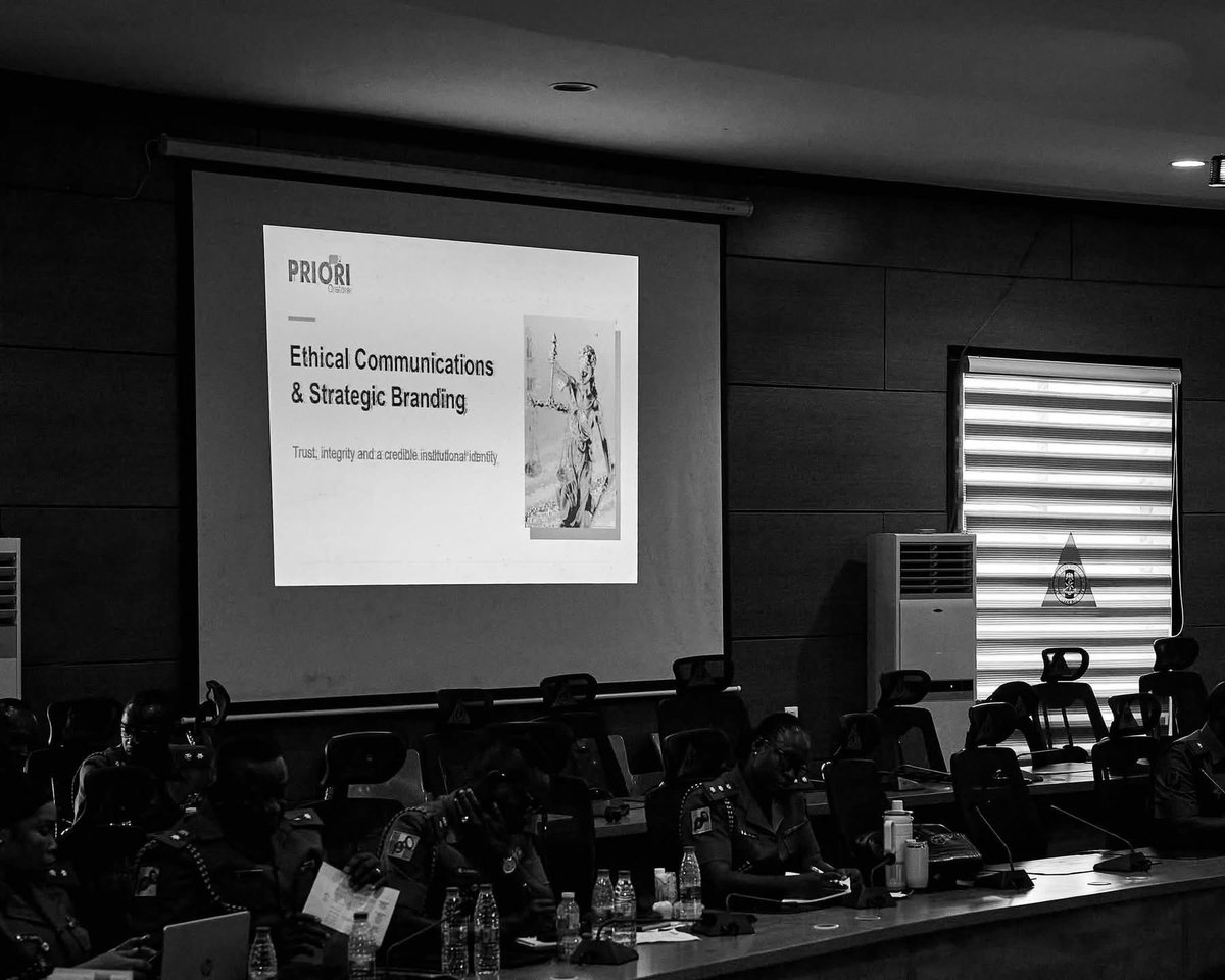 OratorsInfo's tweet photo. Practical application. And a shared commitment to communicating with greater clarity, confidence and purpose.
~ Fatimah
#PrioriOrators #StrategicCommunications #CrossCulturalCommunication #NigerianArmy
#PublicRelations https://t.co/hT5kjUFNqo