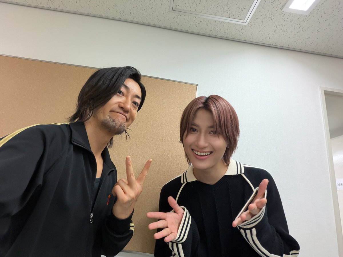 piss1028's tweet photo. 123seasons AND ENDLESS
『Anti-Clockwise sprinter』開幕

ご来場下さった皆様
配信をご覧下さった皆様
心より御礼申し上げます
ありがとうございました！！！

ソワレゲストの遼太郎
最っ高すぎたなぁマジで。

圭登と颯が観に来てくれたよ。
嬉しすぎたぞ！
ありがとな！！！

#アンクロ
#アンドレ https://t.co/t6euOwT0YF