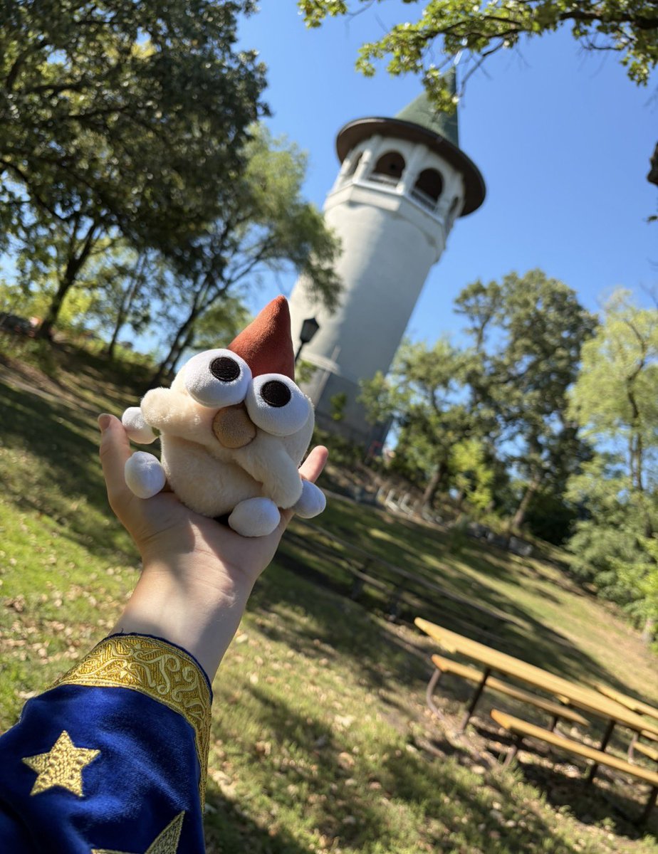 gregthesorcerer's tweet photo. Taking him to see all the towers he could ever dream of https://t.co/4qEKsPF7HK