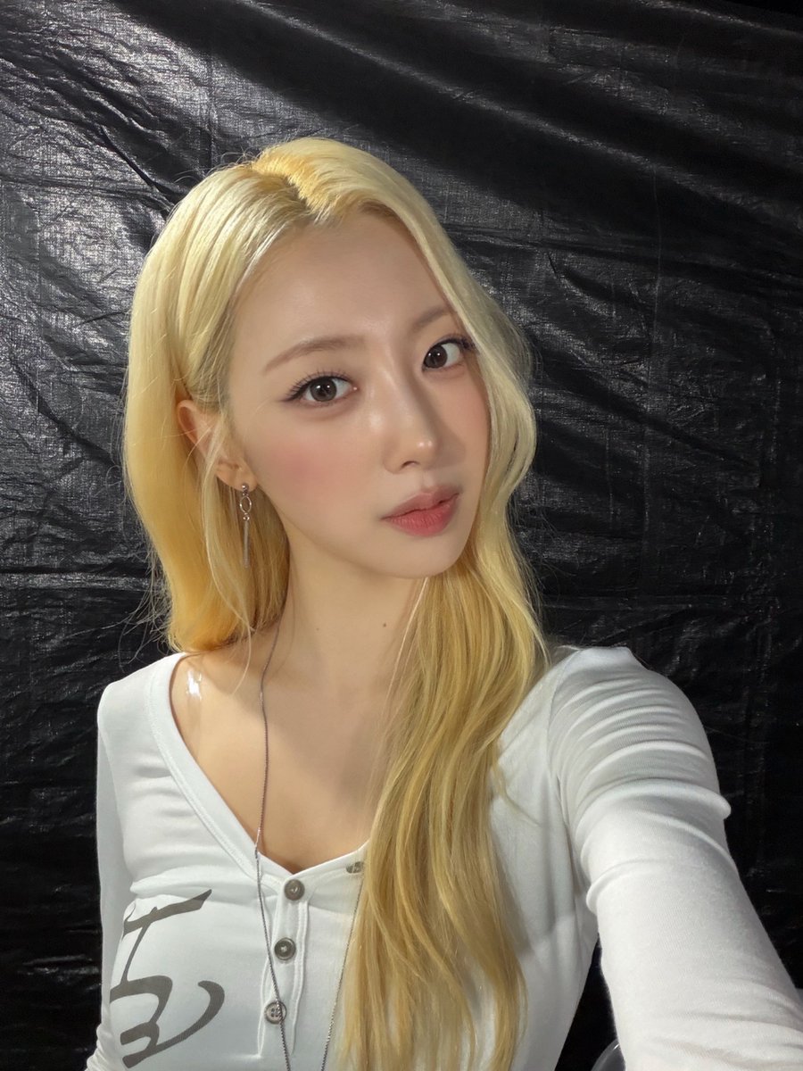 H1KEY_official's tweet photo. [🔮💗] 오늘 🤍

#H1KEY #하이키 #ハイキー
#RIINA #리이나 #リイナ 
#GORUN https://t.co/YryvXgyuWA