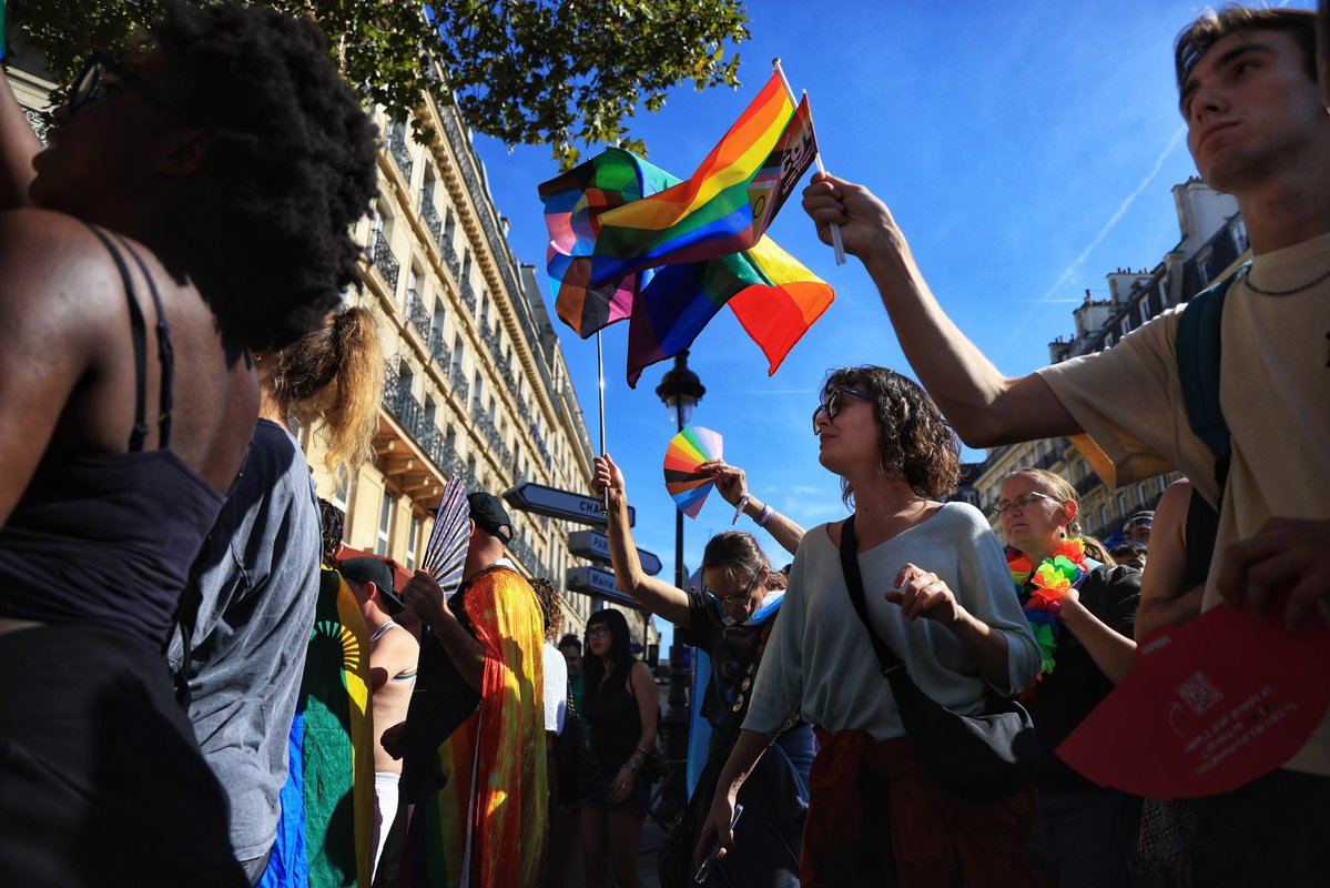 egregoire's tweet photo. J’étais très heureux d’ouvrir la marche des fiertés 2026 cet après-midi ! 

Face aux LGBTQIA+phobies, nous voulons une réponse concrète, rapide et humaine : protéger les lieux, accompagner les victimes et renforcer les moyens des associations.

Paris sera toujours du côté de l’amour, de l’égalité et de la liberté !

Crédit photos : Guillaume Bontemps.