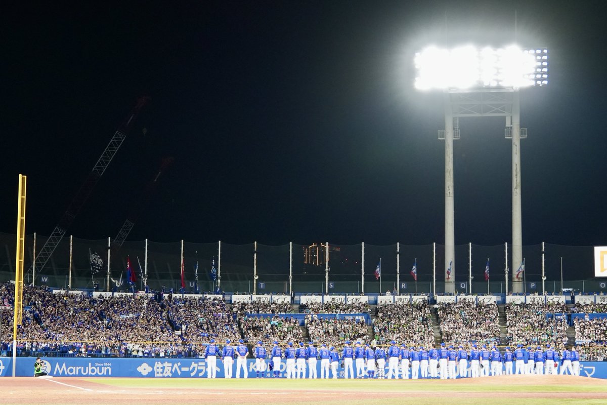jingu_stadiumpr's tweet photo. 🐨Thank you fans🏟️
本日で神宮球場の #中日ドラゴンズ 戦は全日程を終了しました。
神宮球場つめかけたドラゴンズファンの皆さま！今シーズンもたくさんのご来場をありがとうございました🐨
#石川雅規 投手へのあたたかいご声援、拍手をありがとうございました！

#井上一樹 監督、おつかれさまでした✨

#ドラあげ⤴︎ #ONEBLUE #神宮球場