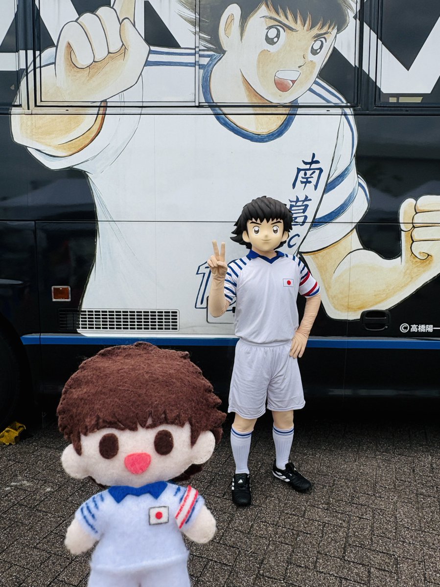 minipi_ball's tweet photo. 翼くんに運良く会えました！！！！！
リアル翼くんとぬいぐるみ翼くんを一緒に撮ることができて本当に嬉しい😭
しかもファンサもしてくれた🥺💕
#新小岩わいわいフェス
#キャプテン翼
#南葛SC https://t.co/LguiClTvwF
