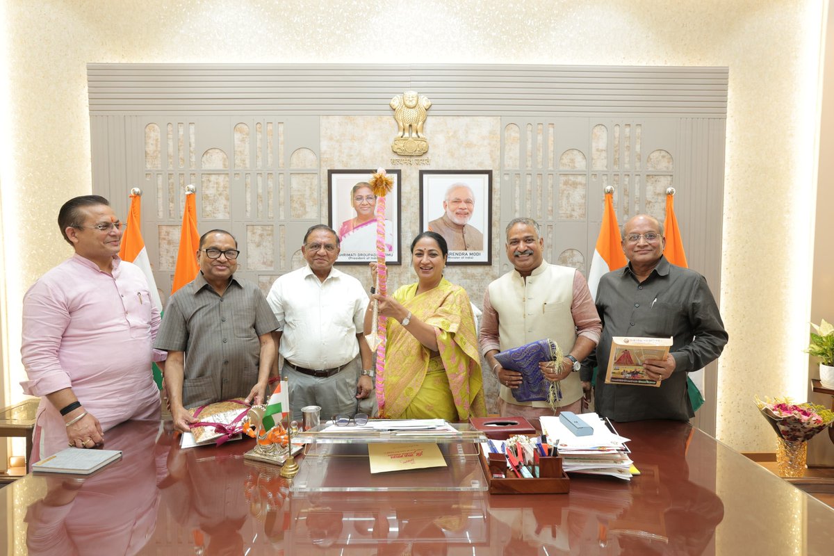 arvindgargbjp's tweet photo. दिल्ली की माननीय मुख्यमंत्री श्रीमती @gupta_rekha जी को रामलीला कमेटी, महर्षि वाल्मीकि जन्मोत्सव शोभायात्रा, महाराजा अग्रसेन जयंती के कार्यक्रमों के लिए निमंत्रित किया।
हार्दिक बधाई एवं शुभकामनाएं 💐🙏
#BJP4IND #BJP4Delhi #ArvindGarg https://t.co/4jSyRfx3VN