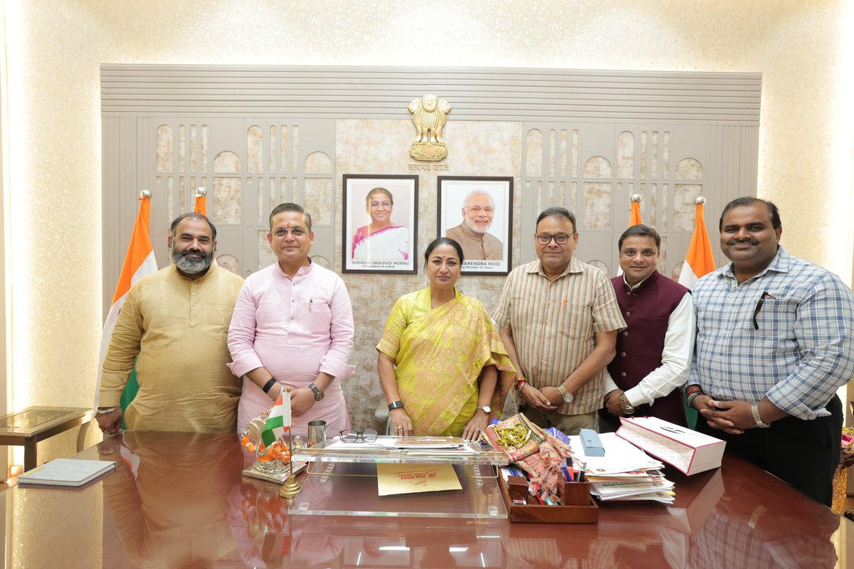 arvindgargbjp's tweet photo. दिल्ली की माननीय मुख्यमंत्री श्रीमती @gupta_rekha जी को रामलीला कमेटी, महर्षि वाल्मीकि जन्मोत्सव शोभायात्रा, महाराजा अग्रसेन जयंती के कार्यक्रमों के लिए निमंत्रित किया।
हार्दिक बधाई एवं शुभकामनाएं 💐🙏
#BJP4IND #BJP4Delhi #ArvindGarg https://t.co/4jSyRfx3VN