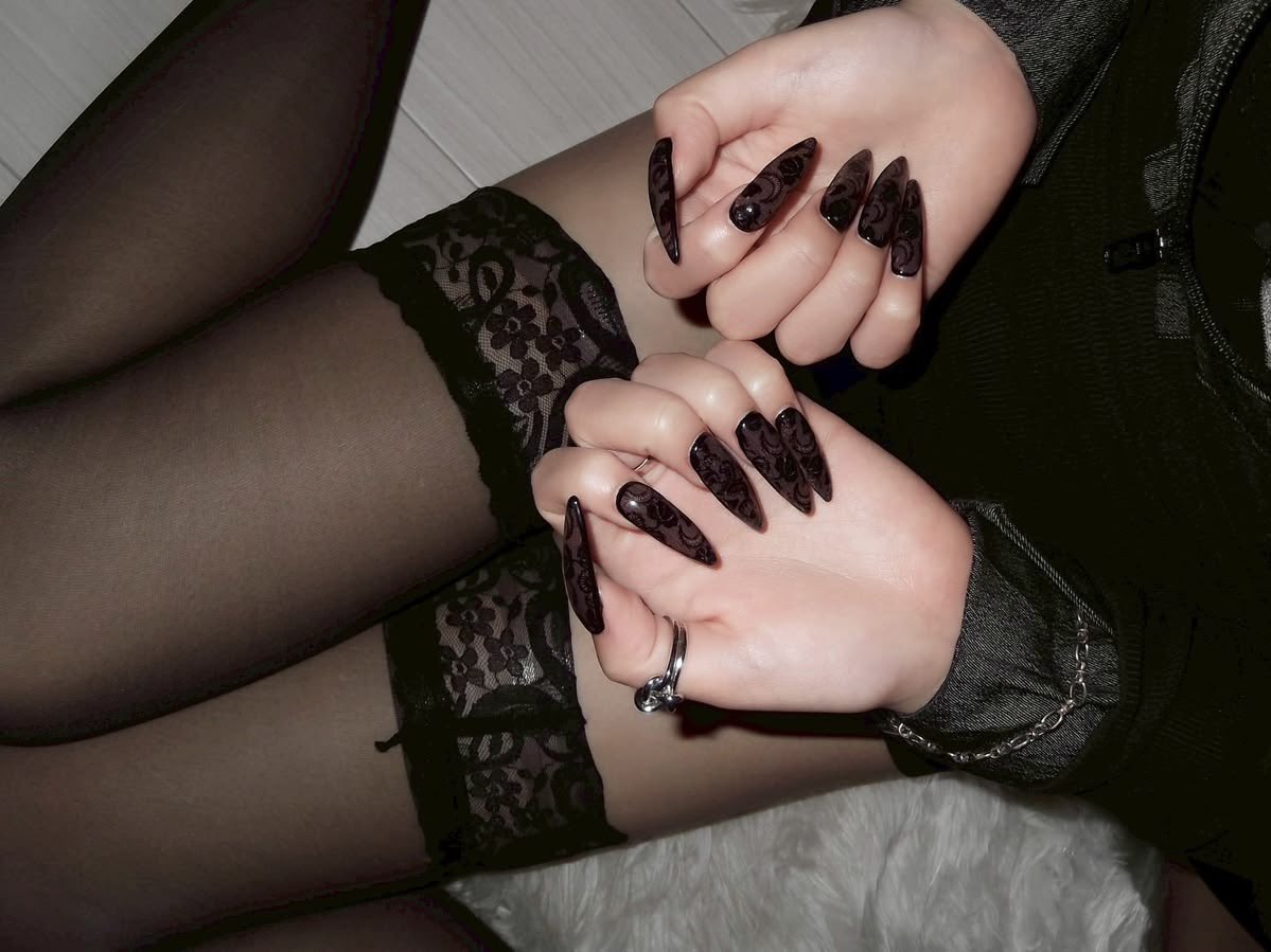 urevilcharm's tweet photo. garters are easily the best invention in human history https://t.co/nhRqpGL0GF
