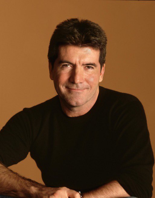 _TruthZone_'s tweet photo. Simon Cowell then vs now as he shows off his ageless look. 😳 https://t.co/fzK8La03BG