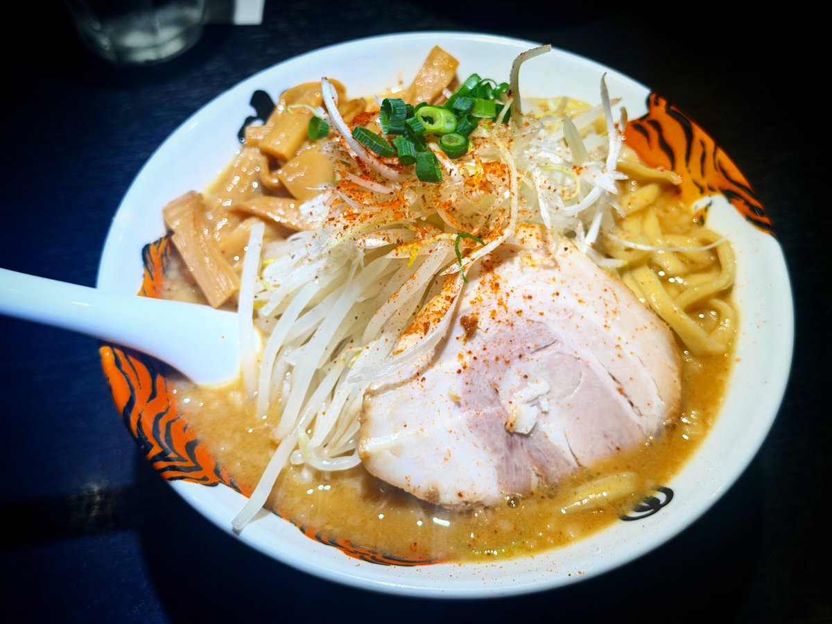 Laypy777's tweet photo. 珍しく普通のラーメンが食べたい気分だった https://t.co/tVp0J7ZFGK