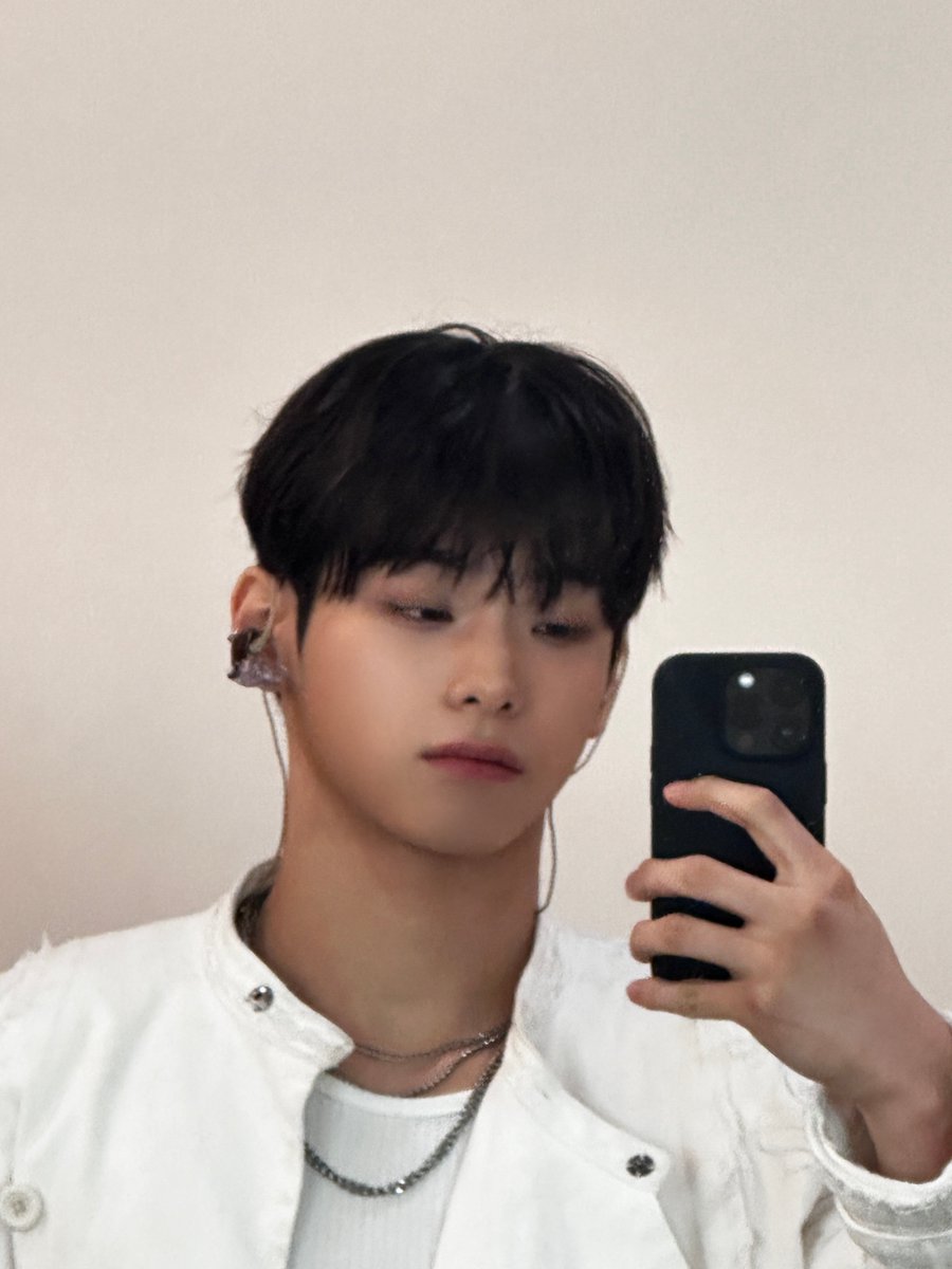 shotaclass's tweet photo. 와하 너무귀여워 
(근데솔직히 말안했으면 감은건지몰랐을것같다) https://t.co/bCEABEOJNv