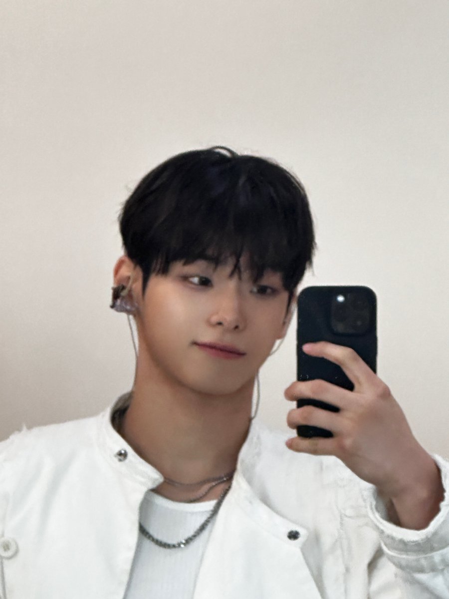 shotaclass's tweet photo. 와하 너무귀여워 
(근데솔직히 말안했으면 감은건지몰랐을것같다) https://t.co/bCEABEOJNv