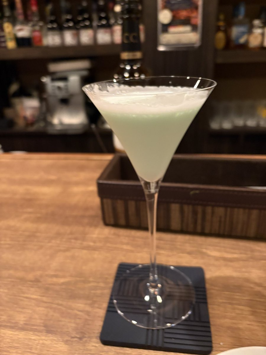 BURUMADcupMjyo's tweet photo. お酒つよいブルマさんでもこれは酔う！
テキーラとワイン🍷の入ったハロウィン🎃🧟‍♀️👻カクテルで美味しかったけれども💕 https://t.co/KyWXl0oso0