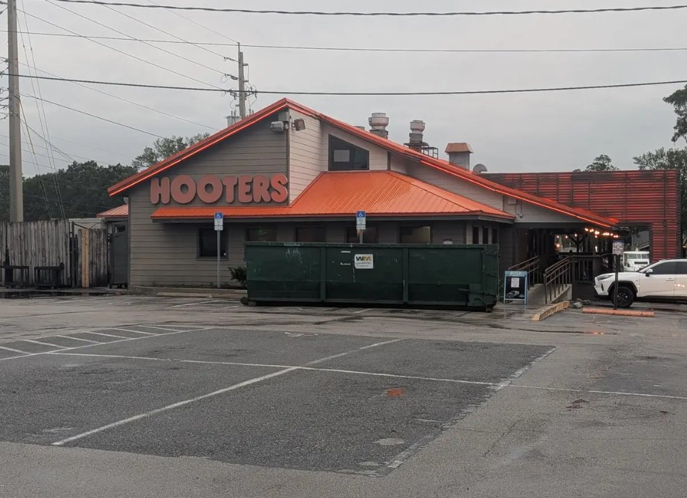wjxt4's tweet photo. The last remaining Hooters restaurant in Jacksonville has permanently closed. https://t.co/LcIOzdhErb
