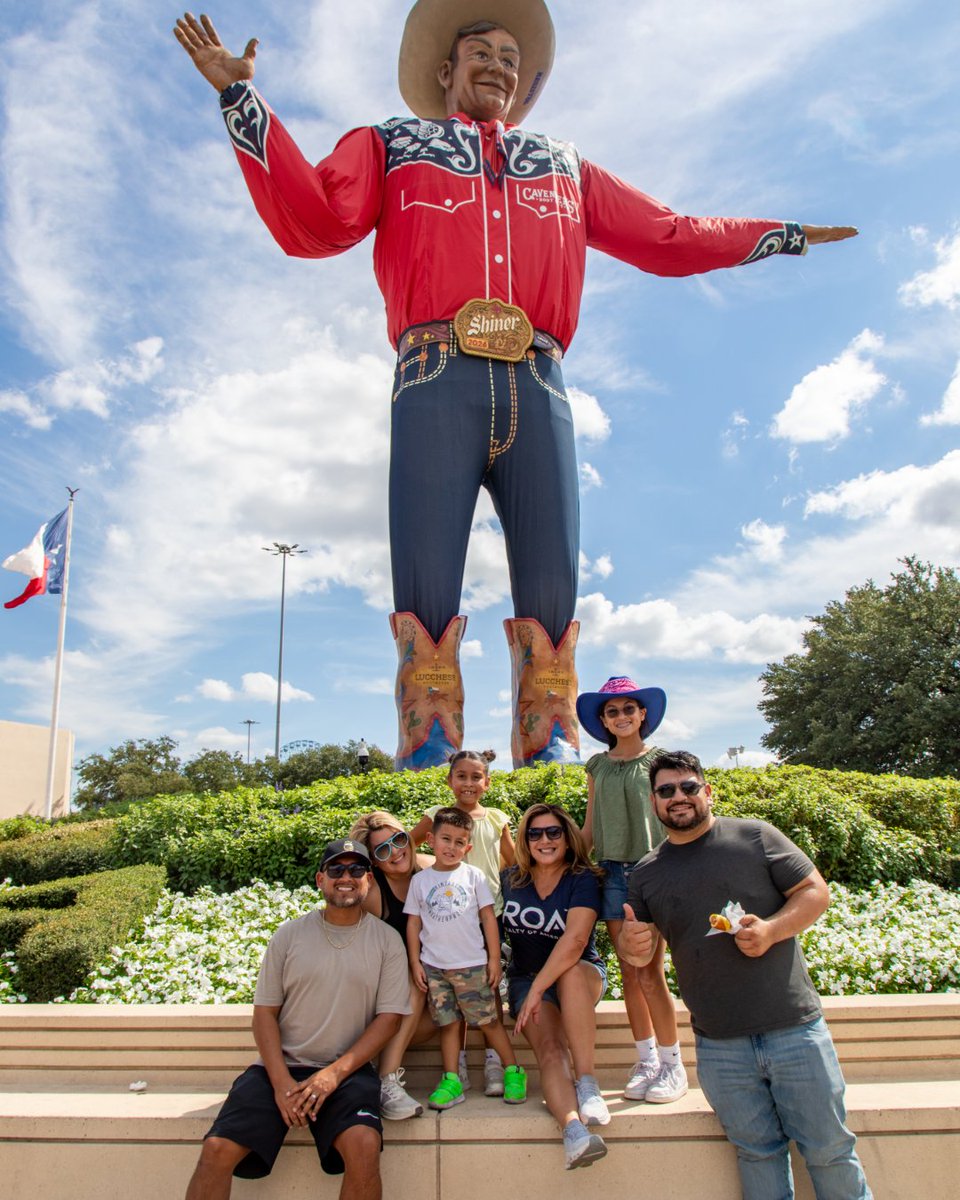 StateFairOfTX's tweet photo. Your favorite photo op has entered the chat! 🤠 #BigTex #POD
Big Tex is photo-ready all Fair long thanks to our partners: @Levis, @Lucchese1883, @ShinerBeer, Cavender's, and Resistol https://t.co/ILoroayxH9
