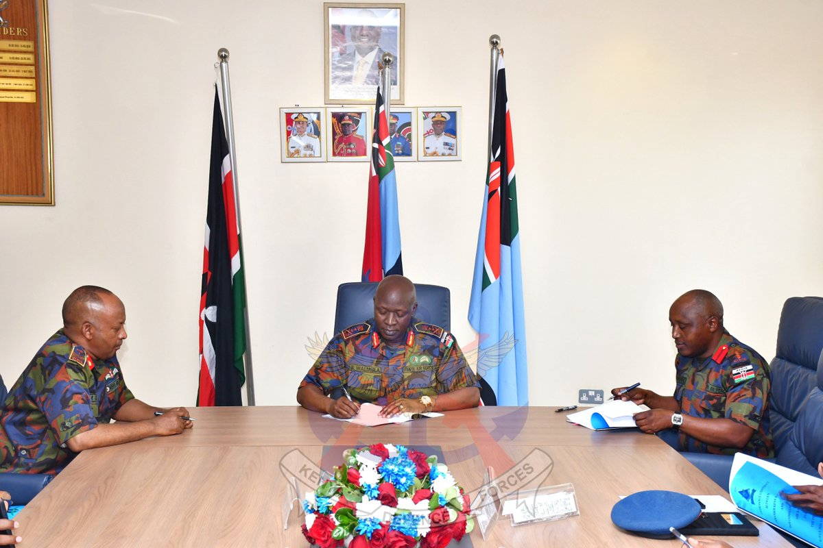 kdfinfo's tweet photo. The Commander Kenya Air Force, Major General Bernard Waliaula, presided over the signing of Performance Contracts for KAF Formation Commanders and Principal Staff Officers at the KAF Conference Room.

See more: https://t.co/YafJ5cEvg1 https://t.co/vnZWLcEFpj