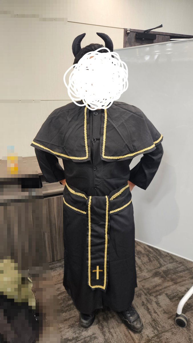 ririri1196's tweet photo. のあ生誕、後日特典の各部衣装に合わせたコスプレを急ぎで用意したが、のあが笑ってくれてよかった！！

1~3部参加の皆様、お騒がせしました。
のあが笑ってくれたので許してください。

1部 キューピット→悪魔司祭👿
2部 のあきん→いそうな二郎系店長🍜
3部 制服→生活指導の先生📚
#のあへのあい https://t.co/Nh4sgyQjid