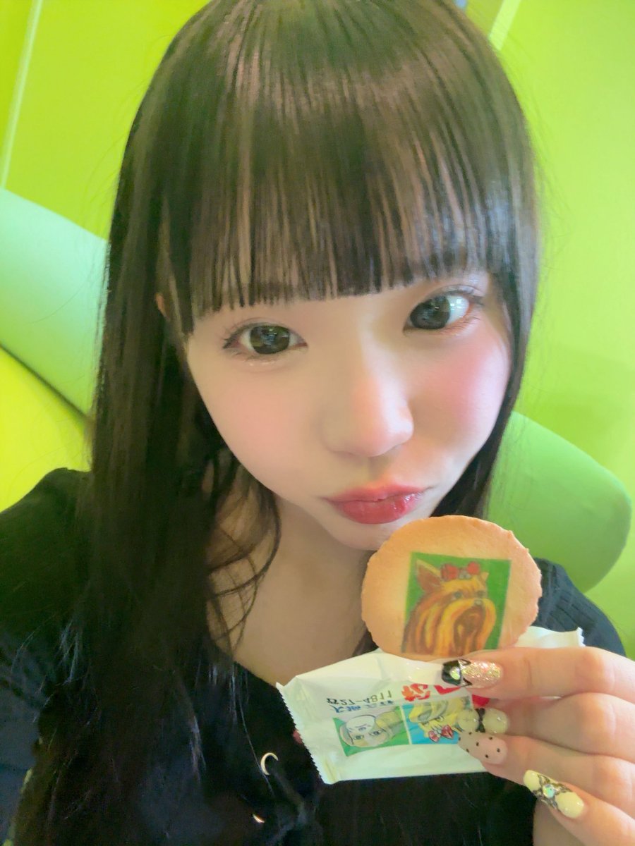 non_kitty_z's tweet photo. 今日もお疲れ様だよ꒰⁔՞•⤙•՞⁔꒱ﾓｯﾓｯ
レコーディングした時にいただいたクッキー🍪💛ｵｲｼｲ

10/18デビューライブのSチケ🎟の抽選が明日までです！！！
チケットまだの方、迷ってる方もお早めにゲットしてね❣️⸜(๑‘ᵕ‘๑)⸝*
より近くでKitty_zちゃん見てくれたら嬉しいです.ᐟ.ᐟ🥺💛 https://t.co/iULEA6bOpY