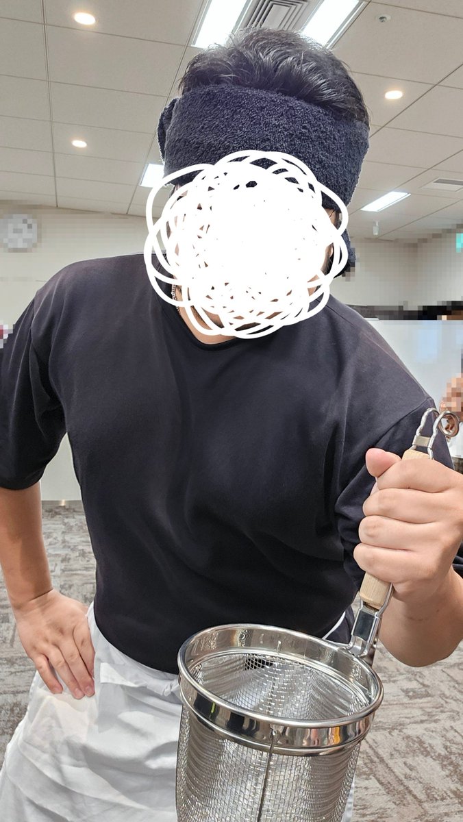 ririri1196's tweet photo. のあ生誕、後日特典の各部衣装に合わせたコスプレを急ぎで用意したが、のあが笑ってくれてよかった！！

1~3部参加の皆様、お騒がせしました。
のあが笑ってくれたので許してください。

1部 キューピット→悪魔司祭👿
2部 のあきん→いそうな二郎系店長🍜
3部 制服→生活指導の先生📚
#のあへのあい https://t.co/Nh4sgyQjid