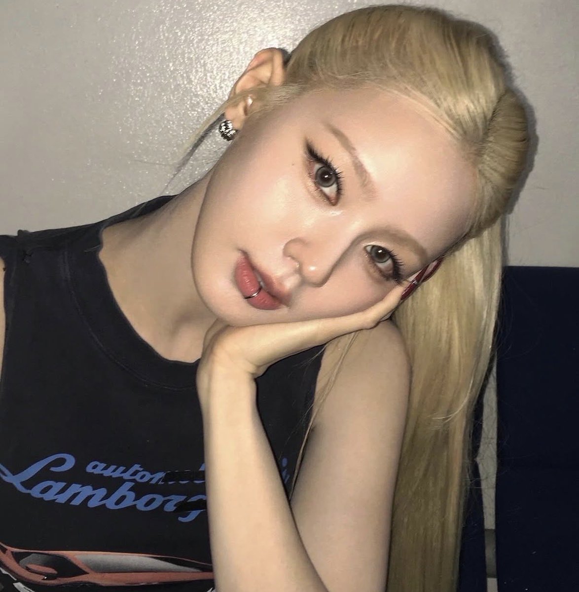 haegur1's tweet photo. 나 이 날 미연 좋아함
여자 얼굴 붉힐려고 만들어진 사이보그같아… https://t.co/mk28V4ENWi