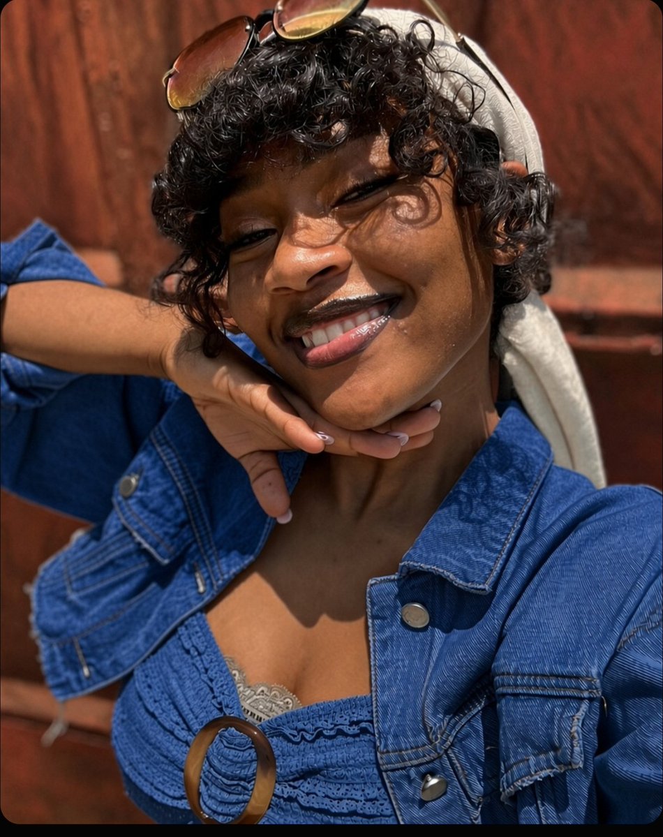 heisdavies94285's tweet photo. Proudly an African. 🌍 
Pictures of me in blue 💙💙 https://t.co/fZaNOGVFON
