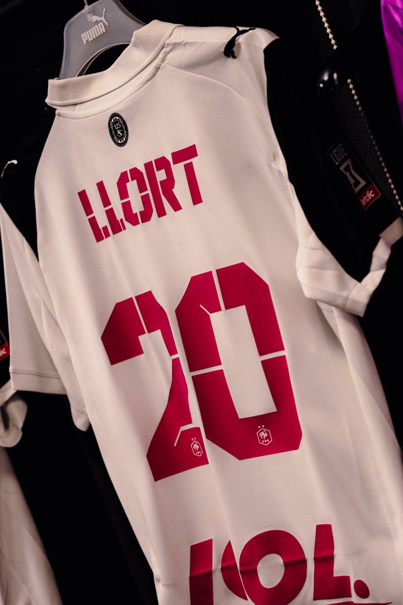 AmiensSC's tweet photo. 🌸 Face à Villefranche, nos Amiénois arboreront un flocage spécial #OctobreRose ! #ASCFCVB https://t.co/EoCJqXgdra