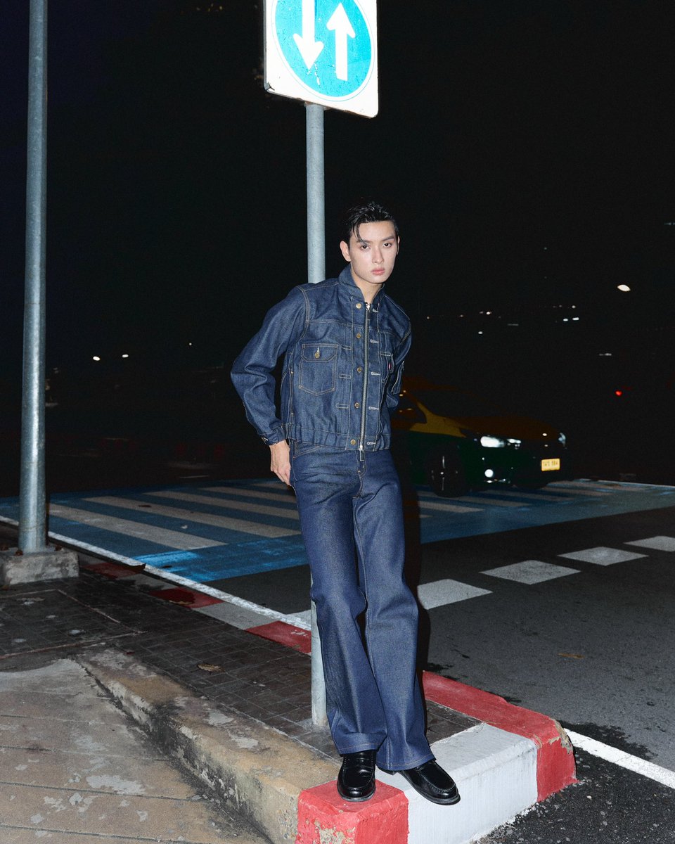 KHUNPOLSTATS's tweet photo. พิงเสาแบบจริตขุนพล กับลุค denim on denim สุดเท่จาก @LEVIS 👖🤍

KHUNPOL WITH LEVIS x SACAI

#KHUNPOL
#Levis #LevisTH 

🔗: https://t.co/ktzicWcm2a https://t.co/yOsfauh9nO