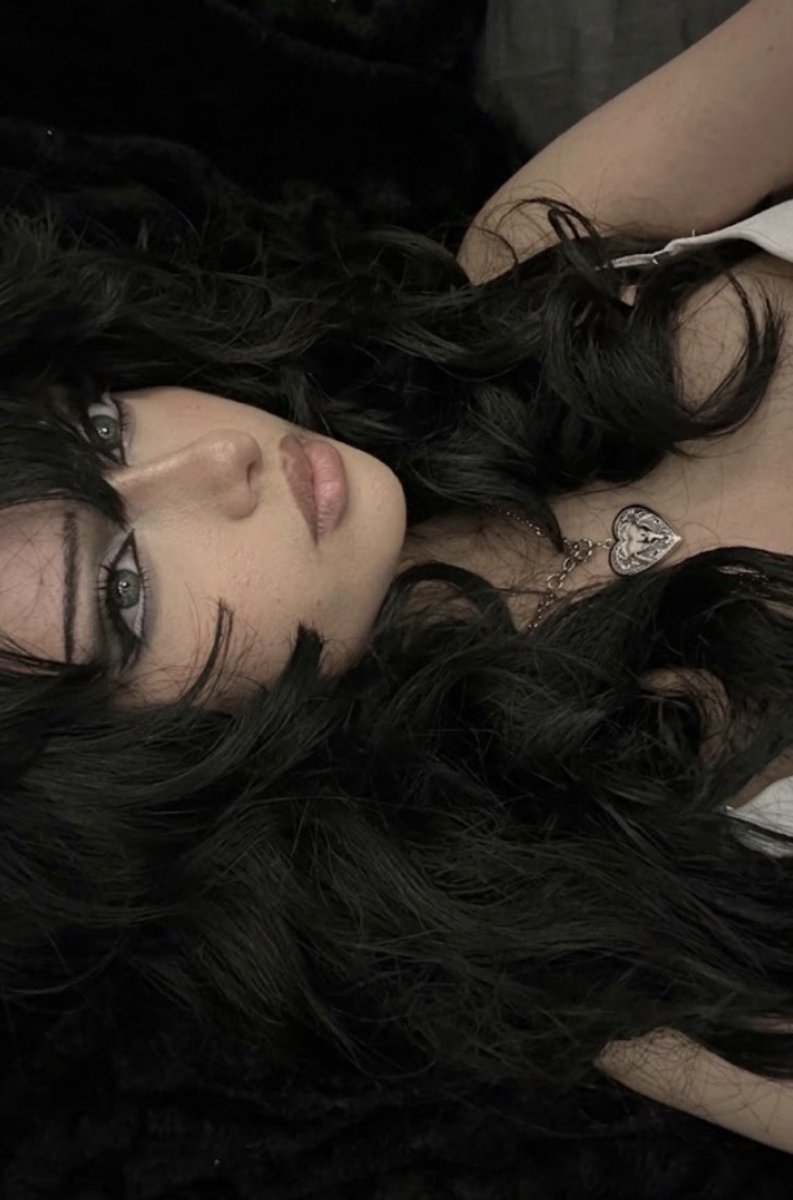 shewan1srevenge's tweet photo. me and my fav necklace https://t.co/VTtSaLcitV