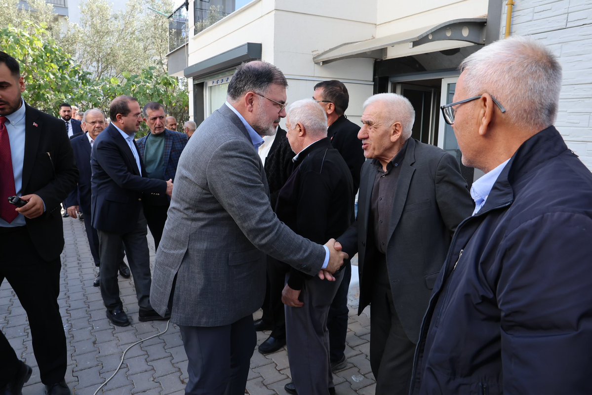 Bilalsaygili's tweet photo. Önceki Dönem İl Başkan Yardımcımız ve Bornova Belediye Başkan Adayımız Cevdet Çayır’ın vefat eden kıymetli yeğeni Metin Aktaş için taziye ziyaretinde bulunduk.

Merhum Metin Aktaş’a Cenab-ı Allah’tan rahmet; Cevdet Çayır Başkanımıza, ailesine ve tüm sevenlerine sabır ve başsağlığı diliyorum.

Mekânı cennet, makamı âli olsun.

📍Bornova