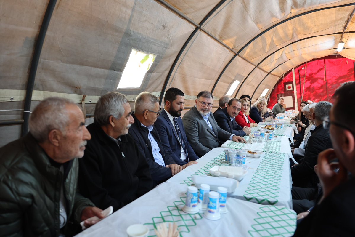 Bilalsaygili's tweet photo. Önceki Dönem İl Başkan Yardımcımız ve Bornova Belediye Başkan Adayımız Cevdet Çayır’ın vefat eden kıymetli yeğeni Metin Aktaş için taziye ziyaretinde bulunduk.

Merhum Metin Aktaş’a Cenab-ı Allah’tan rahmet; Cevdet Çayır Başkanımıza, ailesine ve tüm sevenlerine sabır ve başsağlığı diliyorum.

Mekânı cennet, makamı âli olsun.

📍Bornova