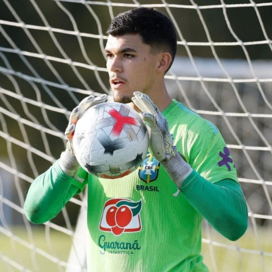 Noitedecopa's tweet photo. JOGADORES DO CORITIBA ATUANDO NA SELEÇÃO BRASILEIRA PRINCIPAL:

Nilo — 🇧🇷 Coritiba 1x2 Brasil 🇧🇷 (1968)

Jairo — 🇧🇷 Brasil 2x1 Uruguai 🇺🇾 (1976)
Jairo — 🇧🇷 Internacional 1x4 Brasil 🇧🇷 (1976)

Dida — 🇩🇪 Alemanha Ocidental 2x0 Brasil 🇧🇷 (1986)
Dida — 🇭🇺 Hungria 3x0 Brasil 🇧🇷 (1986)
Dida — 🇧🇷 Brasil 4x0 Peru 🇵🇪 (1986)

Mílton — 🇧🇷 Brasil 2x1 Chile 🇨🇱 (1987)
Mílton — 🇦🇺 Austrália 0x1 Brasil 🇧🇷 (1988)
Mílton — 🇧🇷 Brasil 0x0 Argentina 🇦🇷 (1988)
Mílton — 🇳🇴 Noruega 1x1 Brasil 🇧🇷 (1988)
Mílton — 🇸🇪 Suécia 1x1 Brasil 🇧🇷 (1988)
Mílton — 🇦🇹 Áustria 0x2 Brasil 🇧🇷 (1988)

Adriano — 🇲🇽 México 1x0 Brasil 🇧🇷 (2003)
Adriano — 🇧🇷 Brasil 2x1 Honduras 🇭🇳 (2003)
Adriano — 🇧🇷 Brasil 2x0 Colômbia 🇨🇴 (2003)
Adriano — 🇺🇸 Estados Unidos 1x2 Brasil 🇧🇷 (2003)
Adriano — 🇲🇽 México 1x0 Brasil 🇧🇷 (2003)
Adriano — 🇭🇹 Haiti 0x6 Brasil 🇧🇷 (2004)

Pedro Morisco — 🇮🇳 Índia x Brasil 🇧🇷 (2026) 🆕

📊 @LucaLaprovitera | Noite de Copa