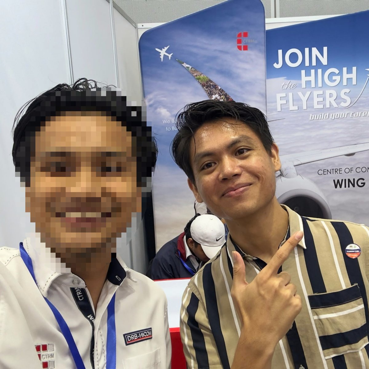 sem4napeeps's tweet photo. kawan diploma aka zaman covid 🤣 fucker baru jumpa tu pun sbb kt career fair https://t.co/0DaZFXAp8V