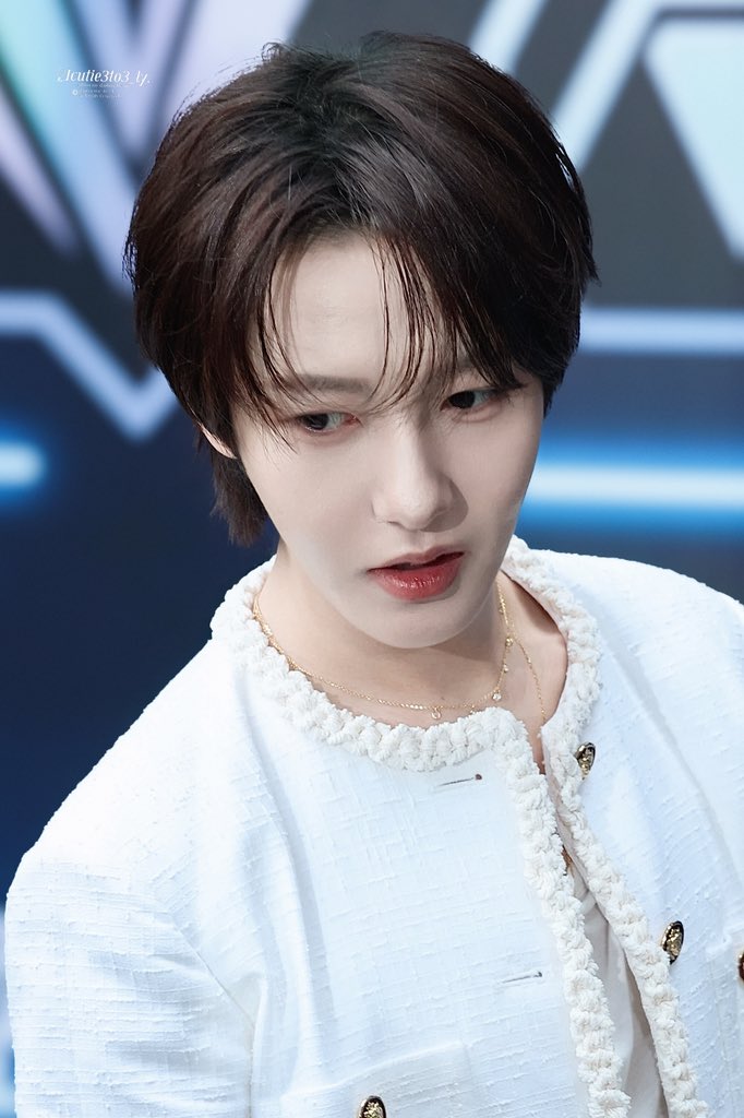 icutie3to3_ly's tweet photo. 🤍👑261002 
#黄仁俊 #RENJUN #런쥔  #仁俊 https://t.co/T4ey6bjp8v