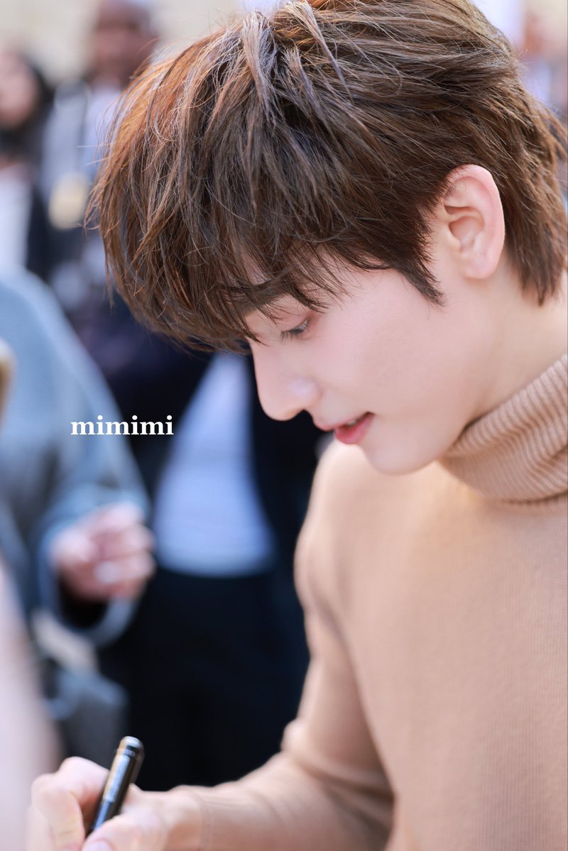 ppimnamepatt's tweet photo. บุ๊คผมสีนี้คือสวย เหมือนได้กลับไปบ้านเกิดอีกครั้ง เหมือนปารีสคือบ้านเกิดบุ๊ค ผิวพรรณ หน้าตา ฝรั่งจ๋าที่ถูกเลี้ยงโดยคนไทย โครตจะออร่าความสวย จมูก ปาก ตา รับกับโครงหน้าไปทุกส่วน ผิวขาวอนูละเอียด หล่อแบบพรีเมี่ยม หล่อแบบเอาต้าสมูส https://t.co/bPko2isFf1