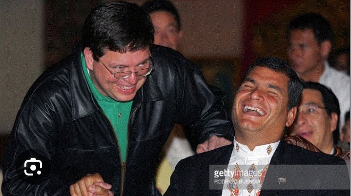 MnicaArosemena1's tweet photo. PROHIBIDO OLVIDAR!  SE ACUERDAN DE ALEXEY MOSQUERA, EL MINISTRO AL QUE LE ENCONTRARON 2 MILLONES DE ODEBRECHT!  CORREA LO DEFENDIÓ DICIENDO QUE ERA UN "ACUERDO ENTRE PRIVADOS" LADRONES!!! https://t.co/tjP1u4lPbM