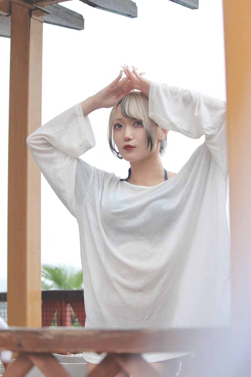 Lilinomami's tweet photo. のぞき見りりさん🫣

#近代麻雀水着祭2026
#いかなきゃキンマー
#渡辺Lili ちゃん https://t.co/ttpPmCdQRD