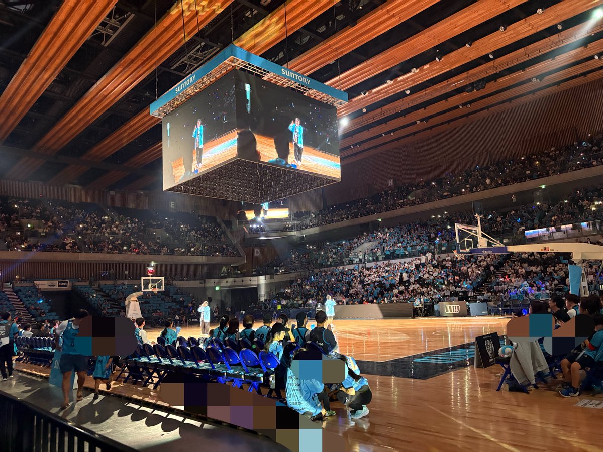sannohe_aya's tweet photo. 今日は東京ユナイテッドの試合観戦に有明アリーナへ🏀✨

手に汗握る試合展開で応援にも力が入り、後半は思わず「マイボー！！」と叫ぶ元バスケ部😅

結果は惜しかったですが、Tシャツも頂けて、ハーフタイムショーではD-51の「NO MORE CRY」を生歌で聴けて、可愛いユナイトグッズも購入できて大満足です🙏🏻

明日も試合があります！都民の皆さま・江東区民はぜひ有明アリーナへ🏀🔥