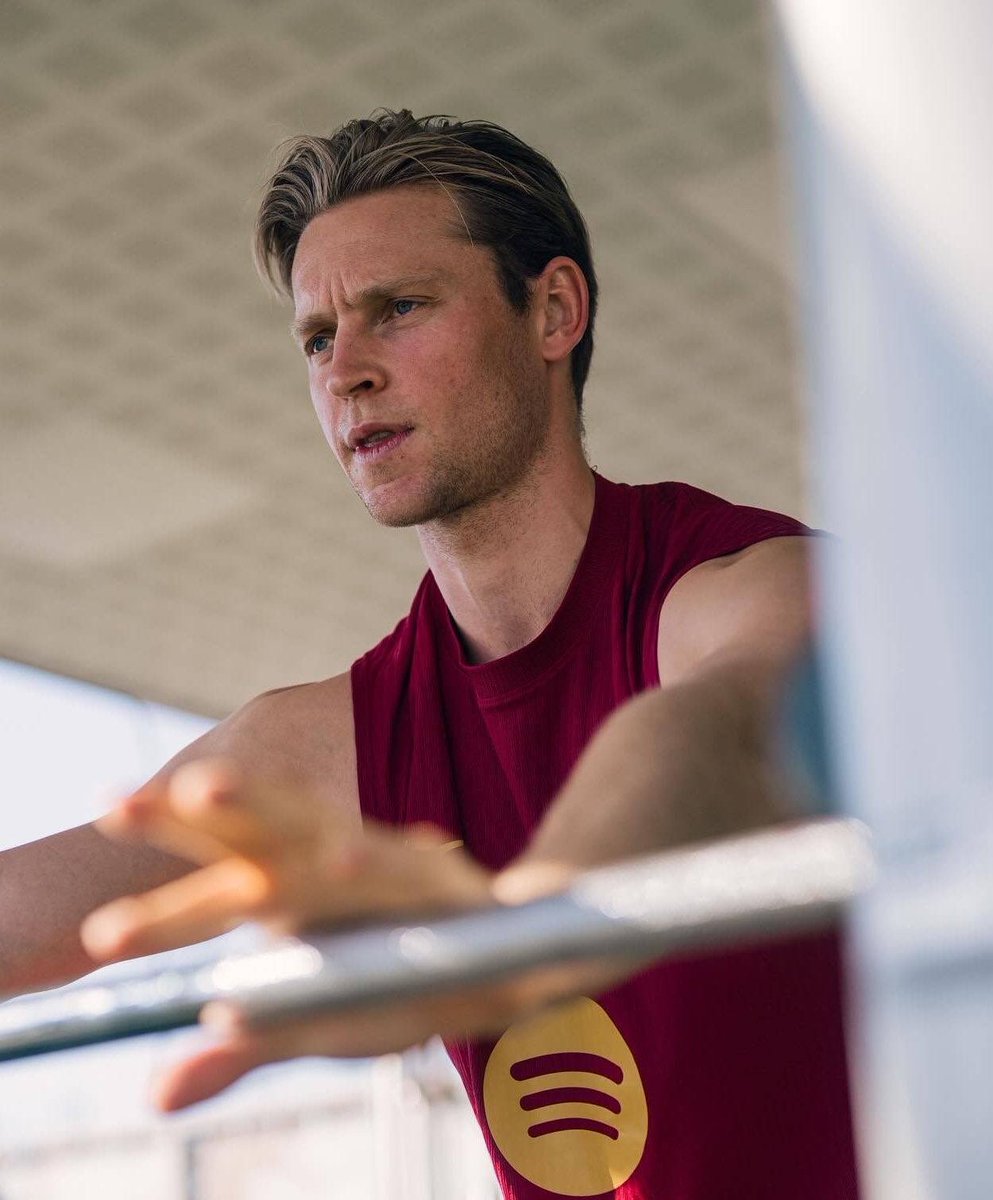 Tobs_fc's tweet photo. 🚨 BREAKING: Hansi Flick is 9 days away from having a complete squad for the first time since 2024. 

You guys are about to witness prime Negreira. 😭 https://t.co/gUBxbtgQxI