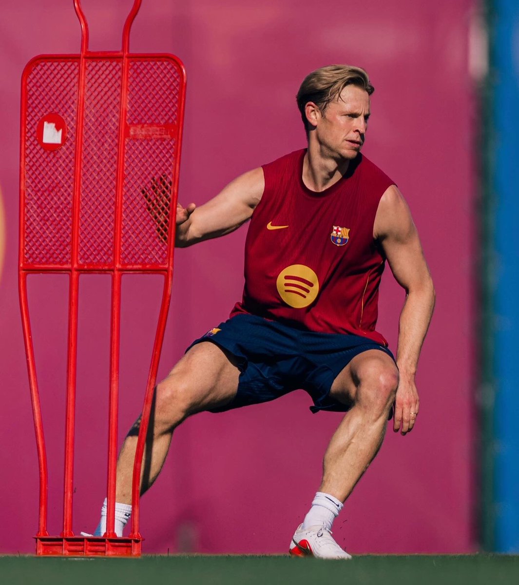Tobs_fc's tweet photo. 🚨 BREAKING: Hansi Flick is 9 days away from having a complete squad for the first time since 2024. 

You guys are about to witness prime Negreira. 😭 https://t.co/gUBxbtgQxI