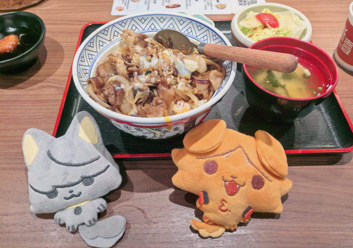 mak1_purin's tweet photo. 带了小动物出去吃饭😋 https://t.co/I61uGJd4iA