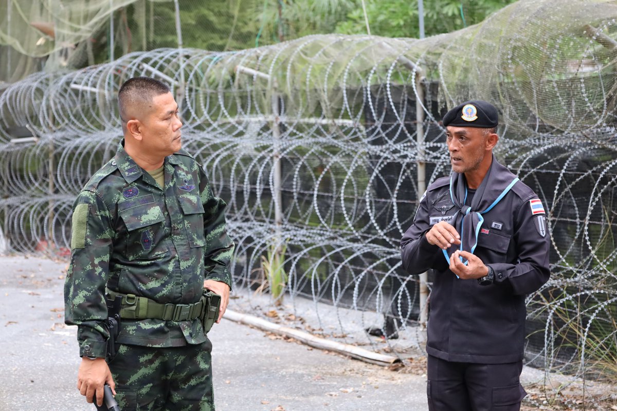 black_army41's tweet photo. 💂🇹🇭 ผู้บังคับบัญชาห่วงใย ลงพื้นที่ตรวจเยี่ยม ให้กำลังใจกำลังพลแนวหน้า 🛡️⭐
#หน่วยเฉพาะกิจกรมทหารพรานที่41
#กองทัพภาคที่4
#ทหารพรานกองทัพบก
#กองทัพบก
#กองอำนวยการรักษาความมั่นคงภายในภาค4ส่วนหน้า
#หน่วยเฉพาะกิจยะลา
#แม่ทัพภาคที่4
#ผู้อำนวยการรักษาความมั่นคงภายในภาค4 https://t.co/R0glVjcH2H
