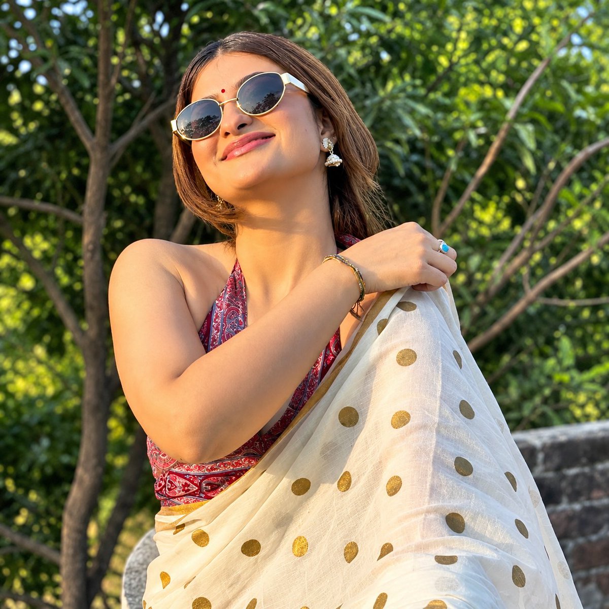 Shruti_here_'s tweet photo. Lost in the moment, glowing in my own little world. 🌿✨ https://t.co/wbCDNL7rLy