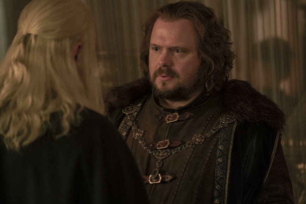 rhaenyrisms's tweet photo. viserys being friends with lyonel is so funny to me for no reason it just feels like thats his oomf. like oh yeah im the king. oh him? thats oomf. https://t.co/3HkbvcBT7R