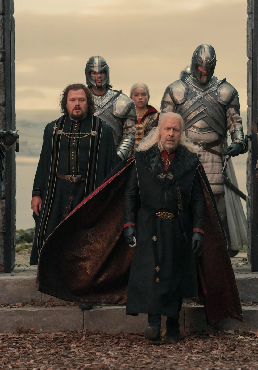 rhaenyrisms's tweet photo. viserys being friends with lyonel is so funny to me for no reason it just feels like thats his oomf. like oh yeah im the king. oh him? thats oomf. https://t.co/3HkbvcBT7R