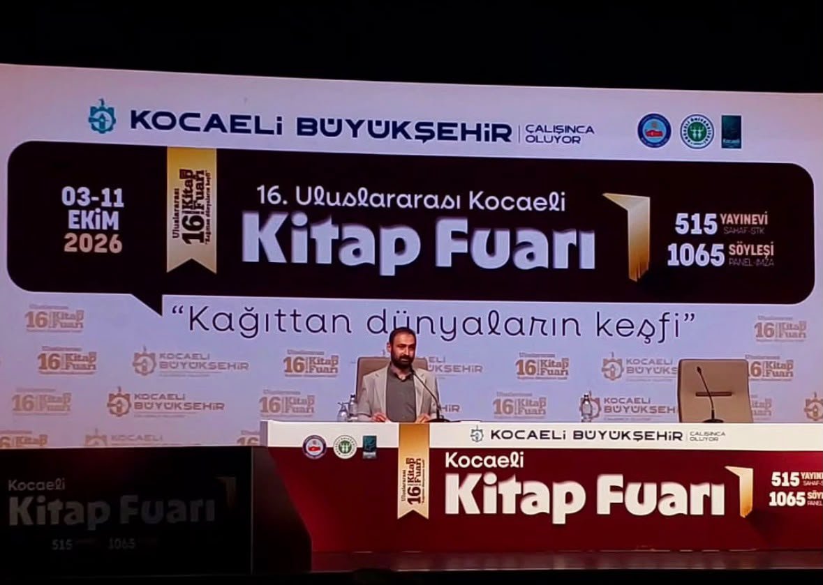 ayasofyadergisi's tweet photo. Yazı İşleri Müdürümüz Harun Yakarer’in Kocaeli Kitap Fuarı'nda gerçekleştirdiği söyleşiden bir fotoğraf.
#muhit #kitap #söyleşi https://t.co/RX8KPgtmUA